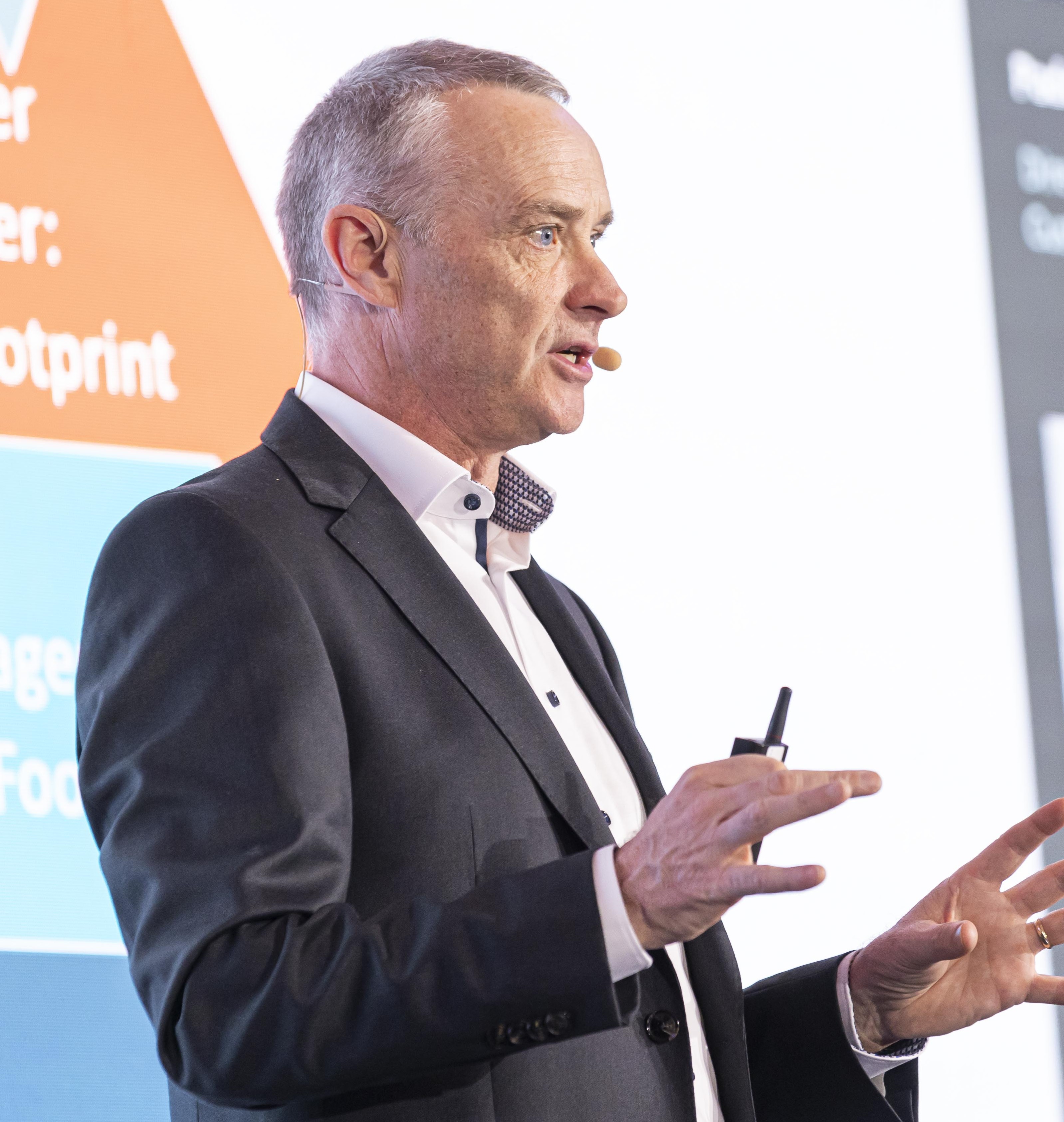Garrett O'Keeffe speaking to a leadership audience